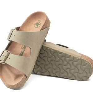 Birkenstock Arizona sandal in faded khaki